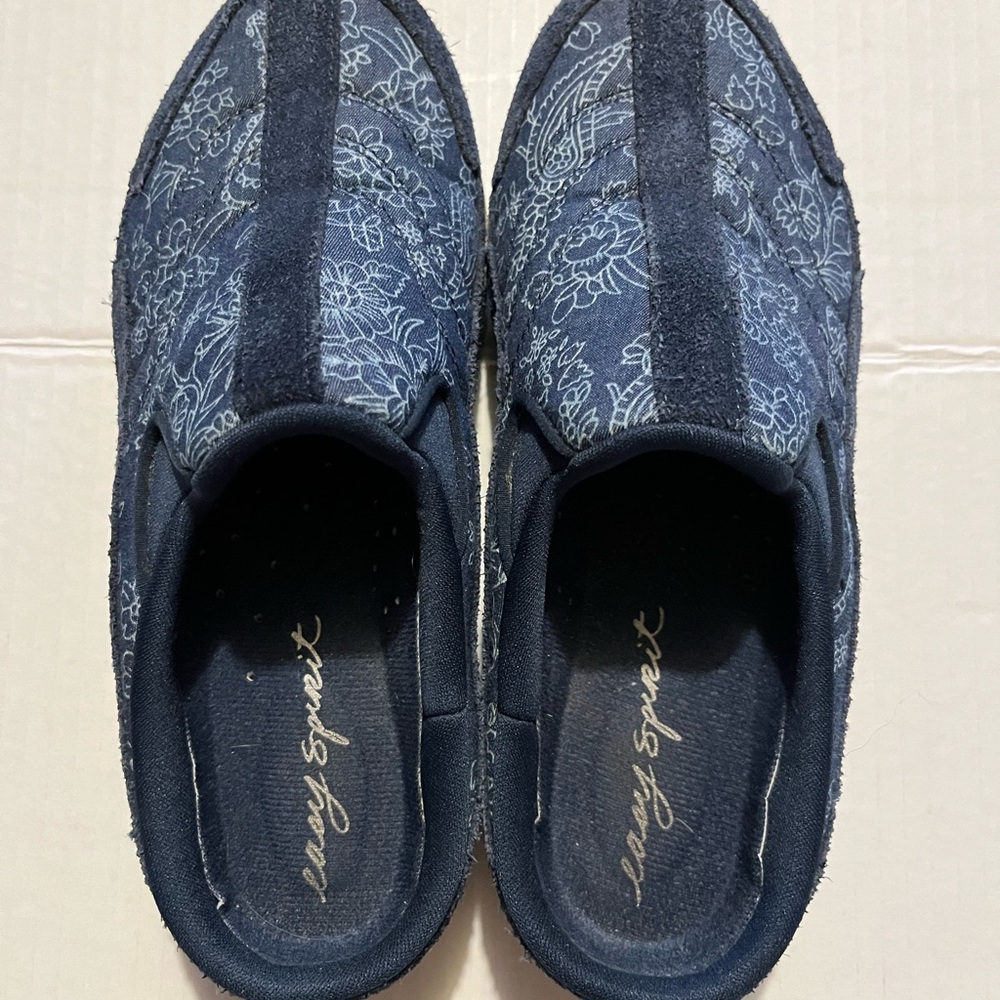 Women’s Easy Spirit mules. Size 7.